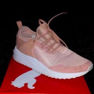 Women Soft foam Pumas